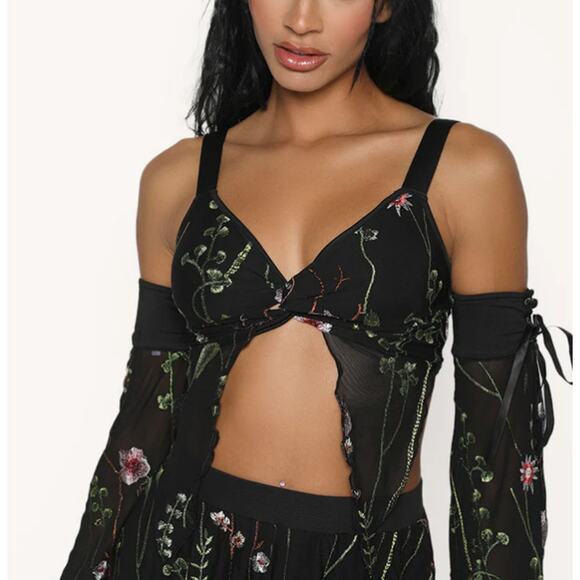 iHeartRaves Black Lace Flowerfields Stretch Pixie Hem Top Size S - Picture 1 of 11